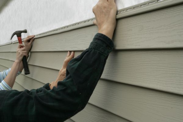 Cost of Insulated Siding Installation in New Castle