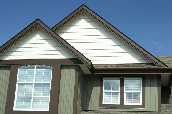Cost of Vertical Vinyl Siding Repair in New Castle