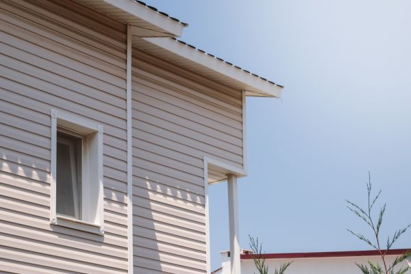 Cost of Vinyl Siding Hole Repair in New Castle